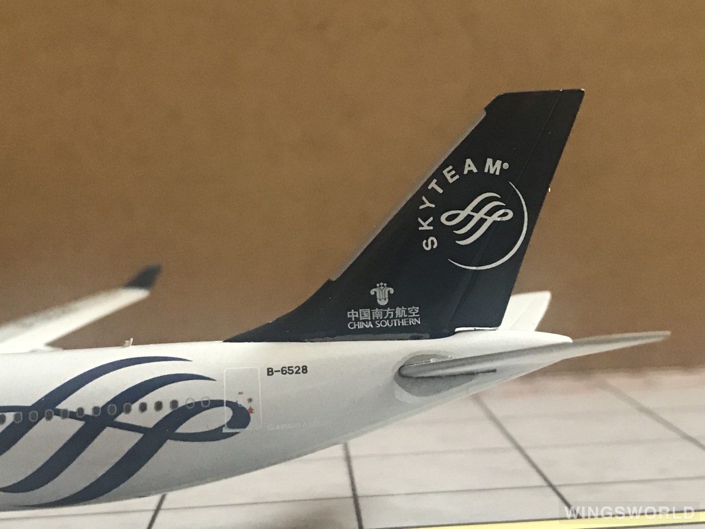 JC Wings 1:400 LH4006 China Southern 中国南方航空 Airbus A330-200 B-6528