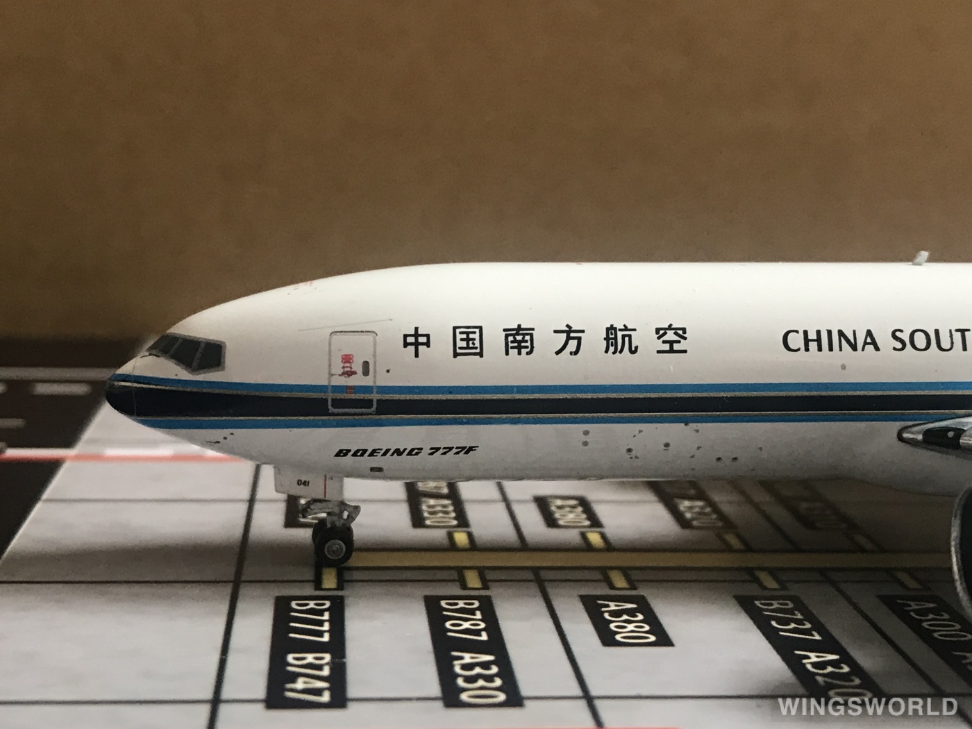 Phoenix 1:400 PH10973 China Southern 中国南方航空 Boeing 777F B-2041