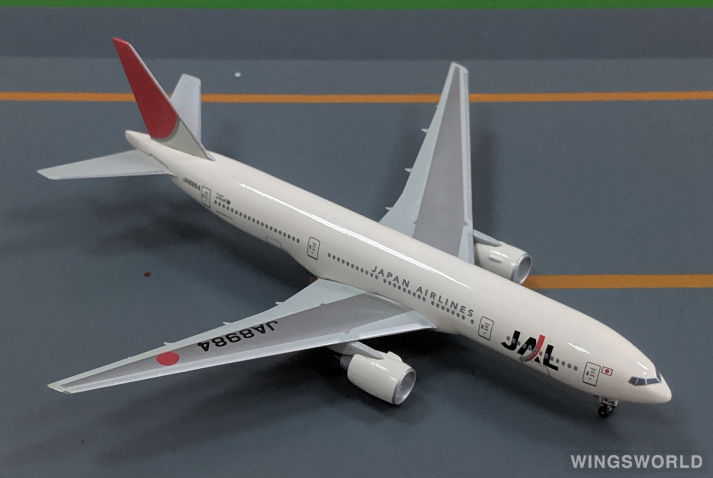 Dragon Models 1:400 55515 Japan Airlines 日本航空 Boeing 777-200 JA8984