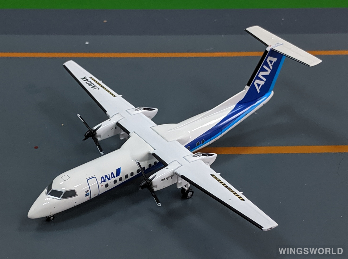 Hogan 1:200 DH28019 ANA 全日空 Bombardier Dash 8-300 JA804K