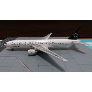 ANA 全日空 Boeing 777-200 JA711A Star Alliance colors. With rolling gears. PH10419 Phoenix 1:400