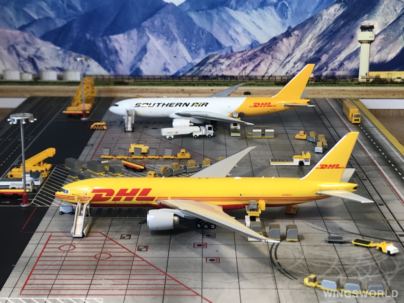 Phoenix 1:400 PH04289 DHL 敦豪 Boeing 777F N705GT