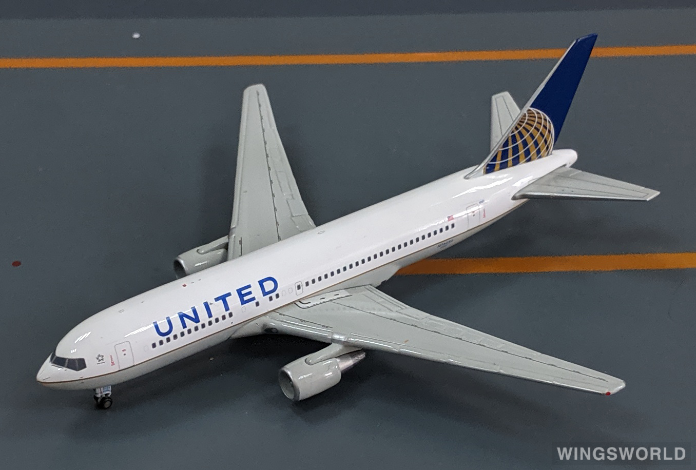 Geminijets 1:400 GJUAL1137 United Airlines 美国联合航空 Boeing 767-200 N76151