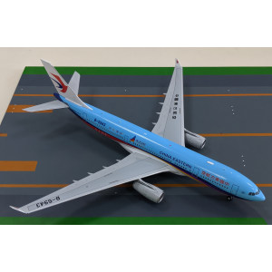 China Eastern 中国东方航空 Airbus A330-200 B-5943 “东方网”号 LH2132 JC Wings 1:200