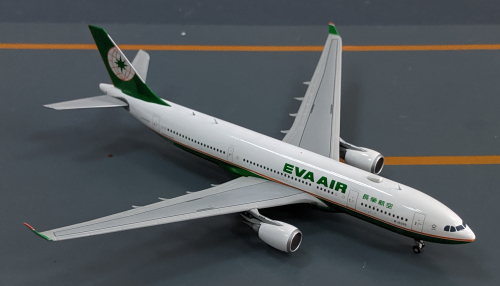 J-AIR E170模型　1/200模型 Amazon | JC Wings 1/200 完成品 J-Air EMBRAER E170-100STD