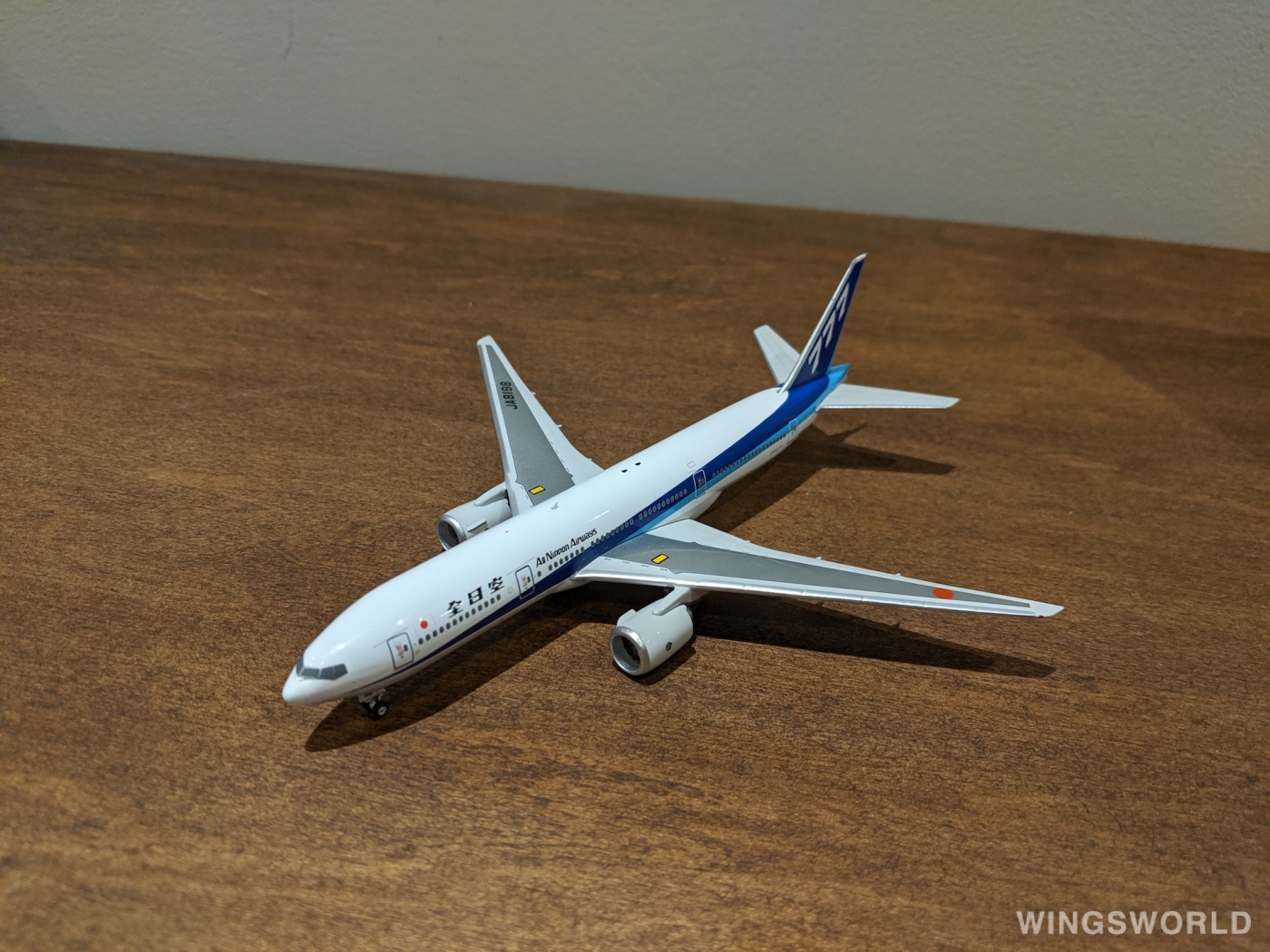 Phoenix 1:400 PH04262 ANA 全日空 Boeing 777-200 JA8198