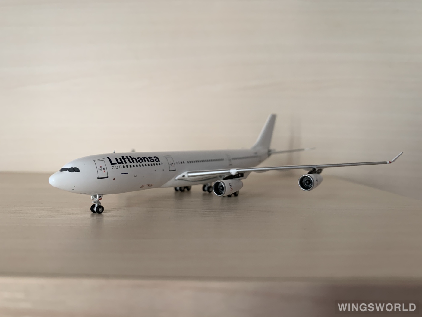 Pandamodel 1:400 19024 Lufthansa 汉莎航空 Airbus A340-200 F-GNIB