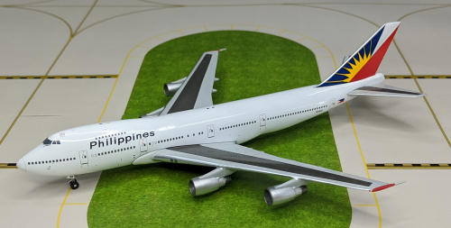 Philippine Airlines 菲律宾航空 Boeing 747-200 N208AE  A13077 Apollo 1:400