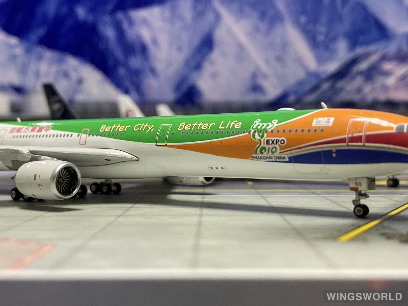 Phoenix 1:400 PH11202 China Eastern 中国东方航空 Airbus A340-600 B-6055