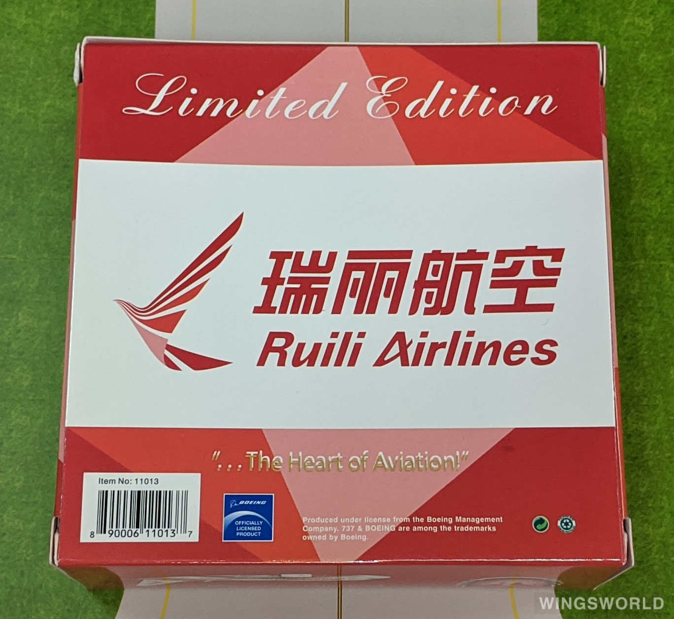 Phoenix 1:400 PH11013 Ruili Airlines 瑞丽航空 Boeing 737-700 B-5811