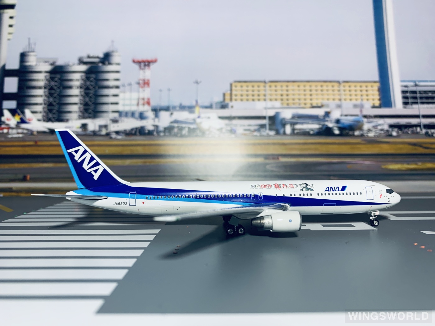 Phoenix 1:400 PH10373A ANA 全日空 Boeing 767-300 JA8322