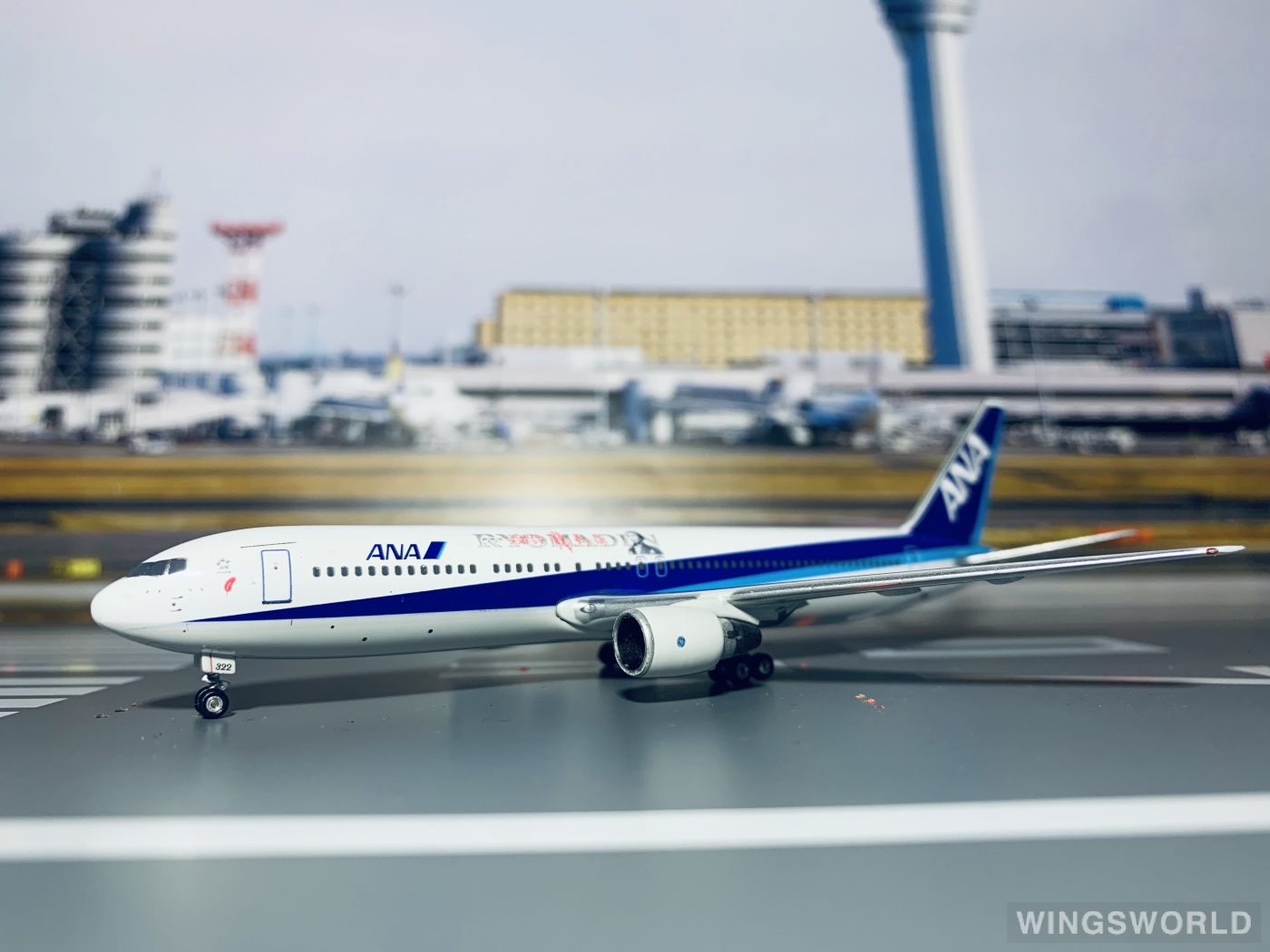 Phoenix 1:400 PH10373A ANA 全日空 Boeing 767-300 JA8322
