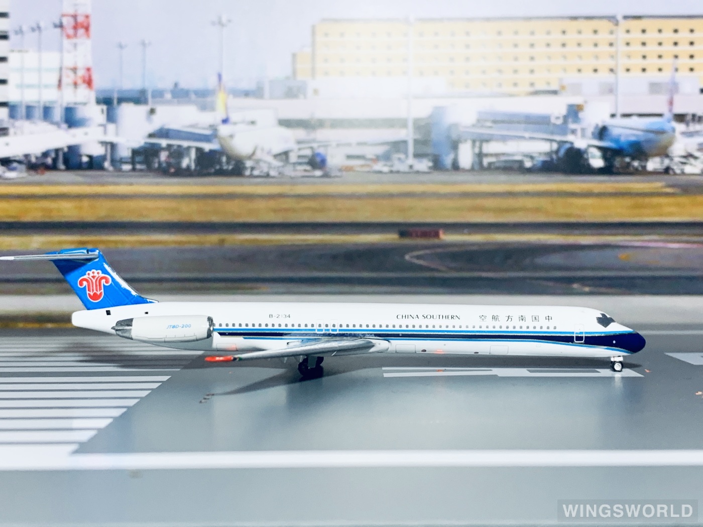 Phoenix 1:400 PH10948 China Southern 中国南方航空 McDonnell Douglas MD-82 B-2134
