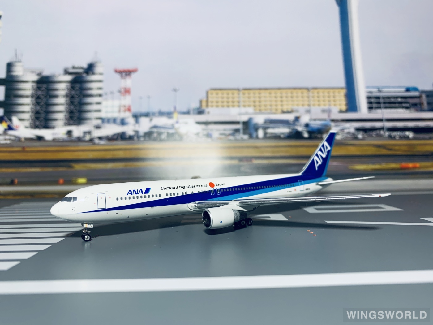 Phoenix 1:400 PH10617 ANA 全日空 Boeing 767-300 JA611A