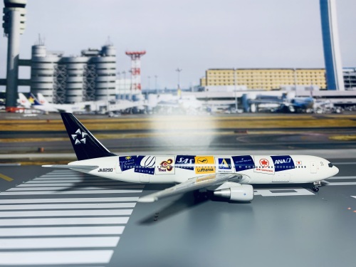 ANA 全日空 Boeing 767-300 JA8290 星空联盟 BB4-2002-04 Big Bird 1:400