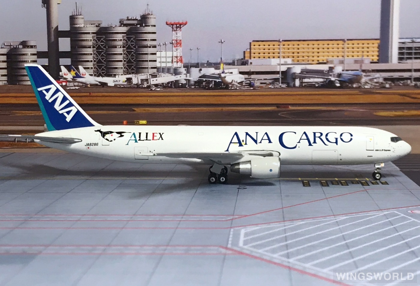 Phoenix 1:400 Boeing 767-300 ANA 全日空PH10244 JA8286 ALLEX的照片