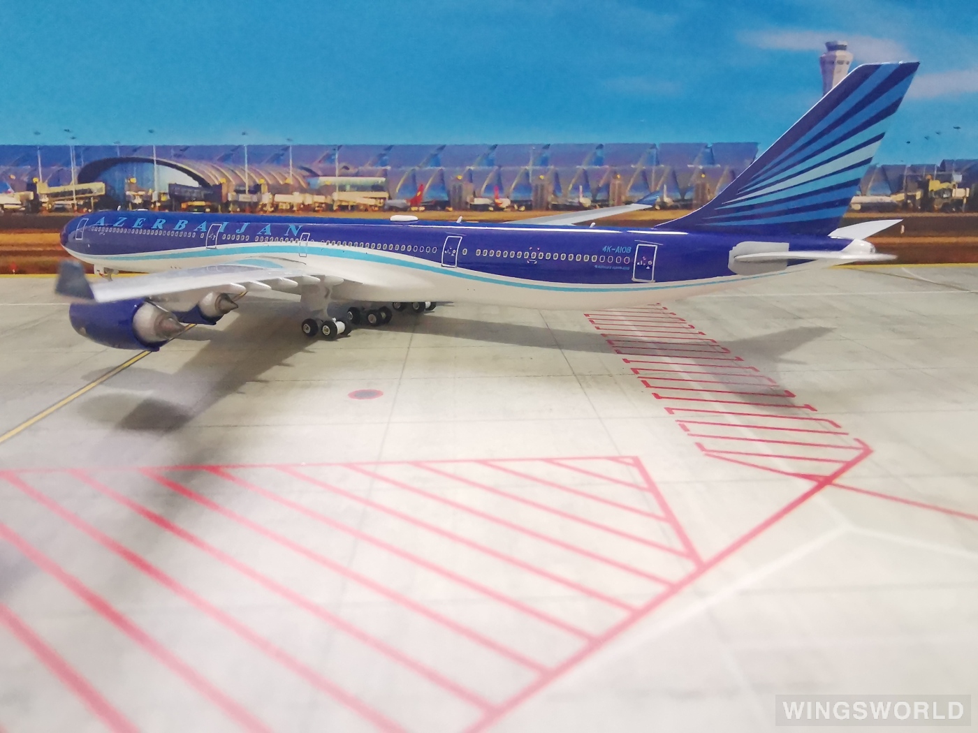 Phoenix 1:400 PH11246 Azerbaijan Airlines 阿塞拜疆航空 Airbus A340-600 4K-AI08