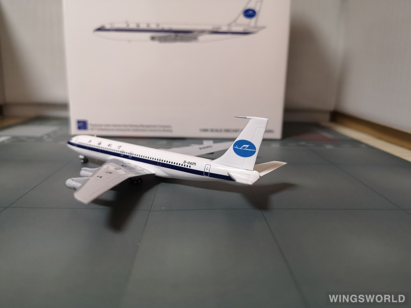 JC Wings 1:400 XX4137 Shanghai Airlines 上海航空 Boeing 707-300 B-2425