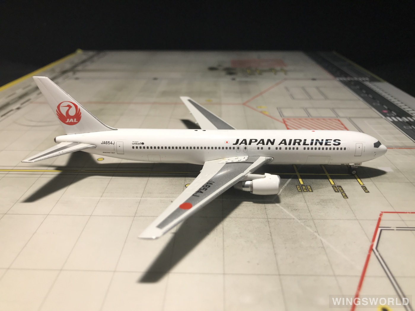 Phoenix 1:400 PH10500 Japan Airlines 日本航空 Boeing 767-300 JA654J