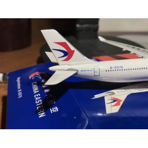 China Eastern 中国东方航空 Airbus A330-300 B-5976 2014s colors. With rolling gears. PH11190 Phoenix 1:400