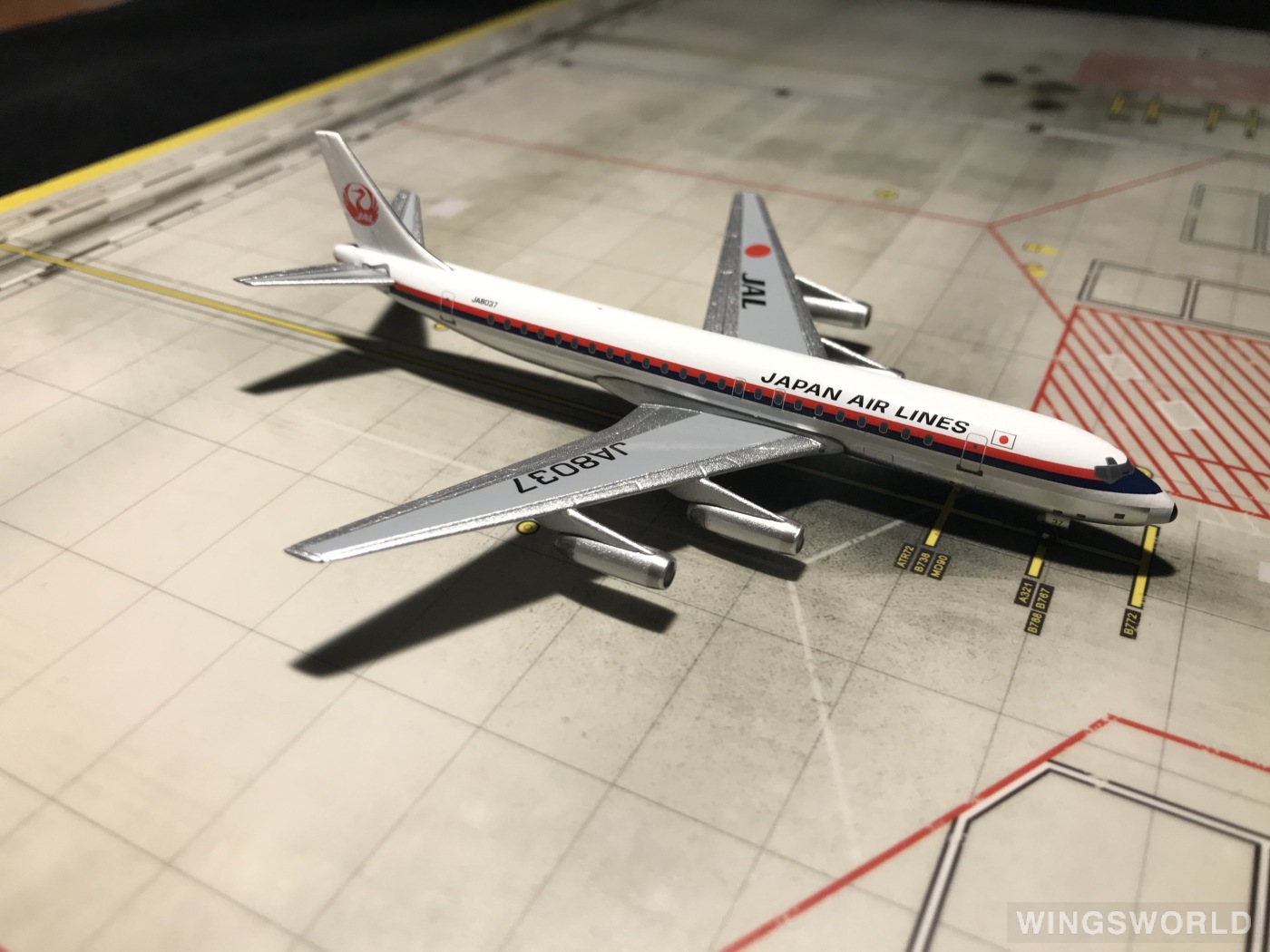 Big Bird 1:400 BB4-2004-12B Japan Airlines 日本航空 Douglas DC-8 JA8037