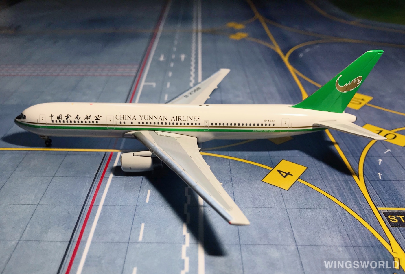 1:400 ac18116 china yunnan airlines 中国云南航空 boeing 767-300