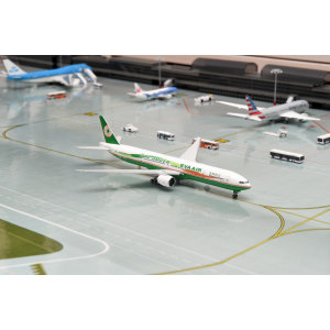 EVA Air 长荣航空 Boeing 777-300ER B-16702 长荣彩带 PH10326A Phoenix 1:400