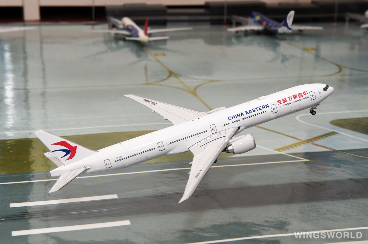 Phoenix 1:400 PH11011 China Eastern 中国东方航空 Boeing 777-300ER B-2001