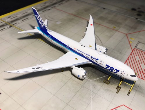Phoenix 1:400 Boeing 787-8 ANA 全日空PH04304 JA817A 的相册- 飞机