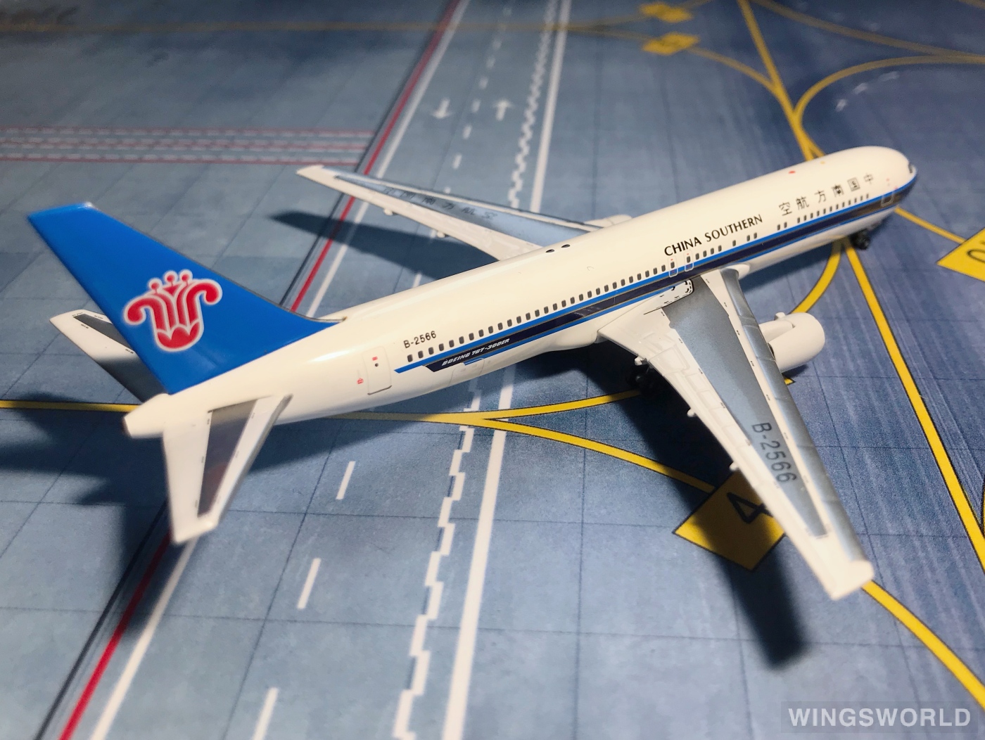 BlueAngle 1:400 JM76702 China Southern 中国南方航空 Boeing 767-300 B-2566