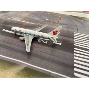 Air China 中国国际航空 Boeing 767-200 B-2551 1990s colors. With rolling gears. Geminijets mould. KD4094 JC Wings 1:400