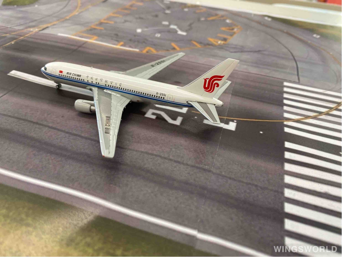 JC Wings 1:400 KD4094 Air China 中国国际航空 Boeing 767-200 B-2551