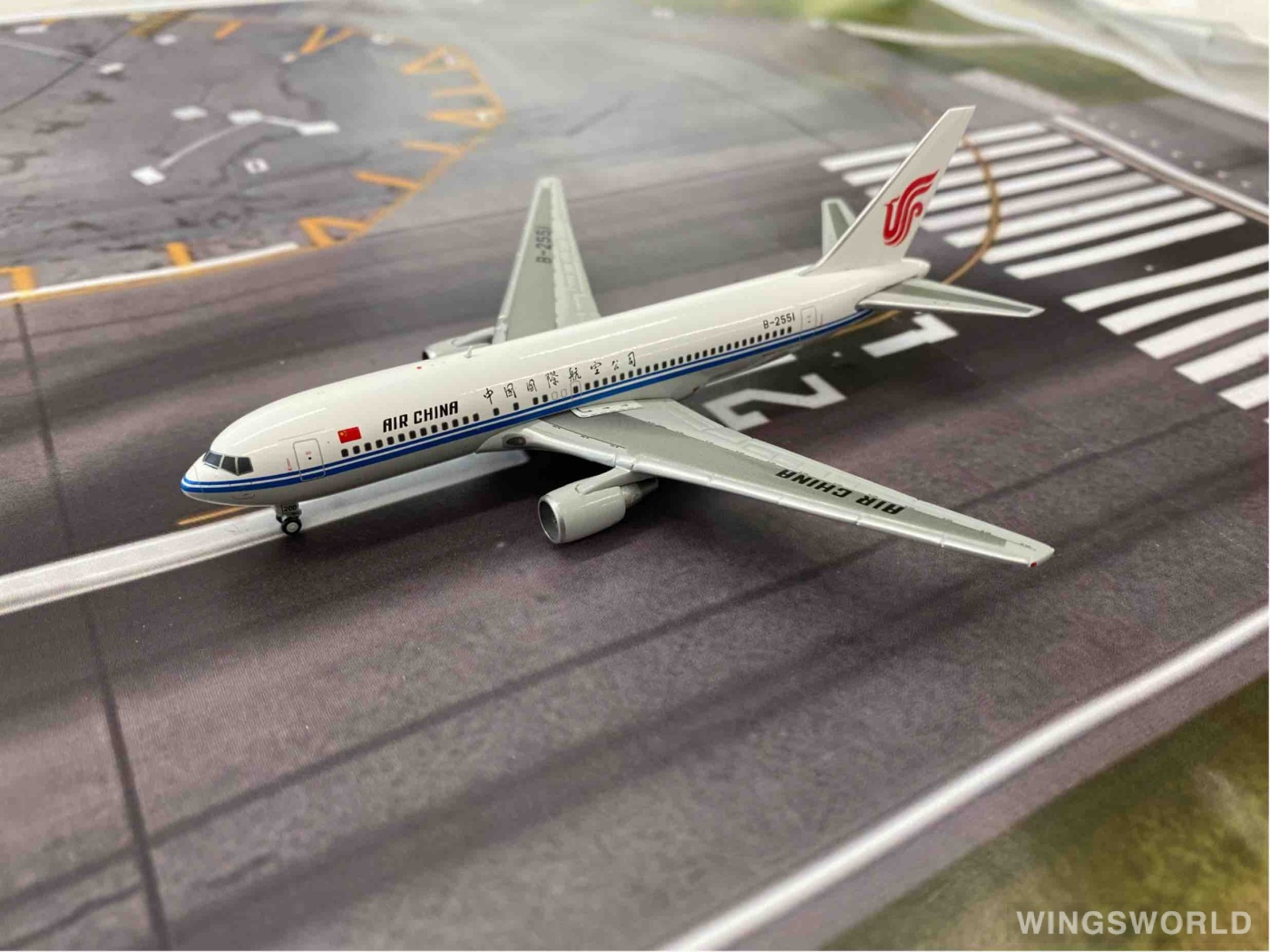 JC Wings 1:400 KD4094 Air China 中国国际航空 Boeing 767-200 B-2551