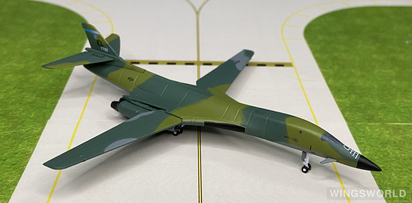 Dragon Models 1:400 56225 USAF 美国空军 Rockwell B-1 EL 779S