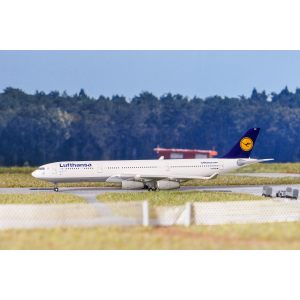 Lufthansa 汉莎航空 Airbus A340-300 D-AIFE 1990s colors. Named 