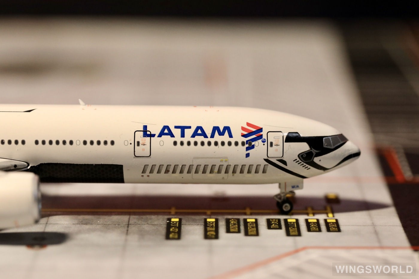 Phoenix 1:400 PH04311 LATAM 南美航空集团 Boeing 777-300ER PT-MUA