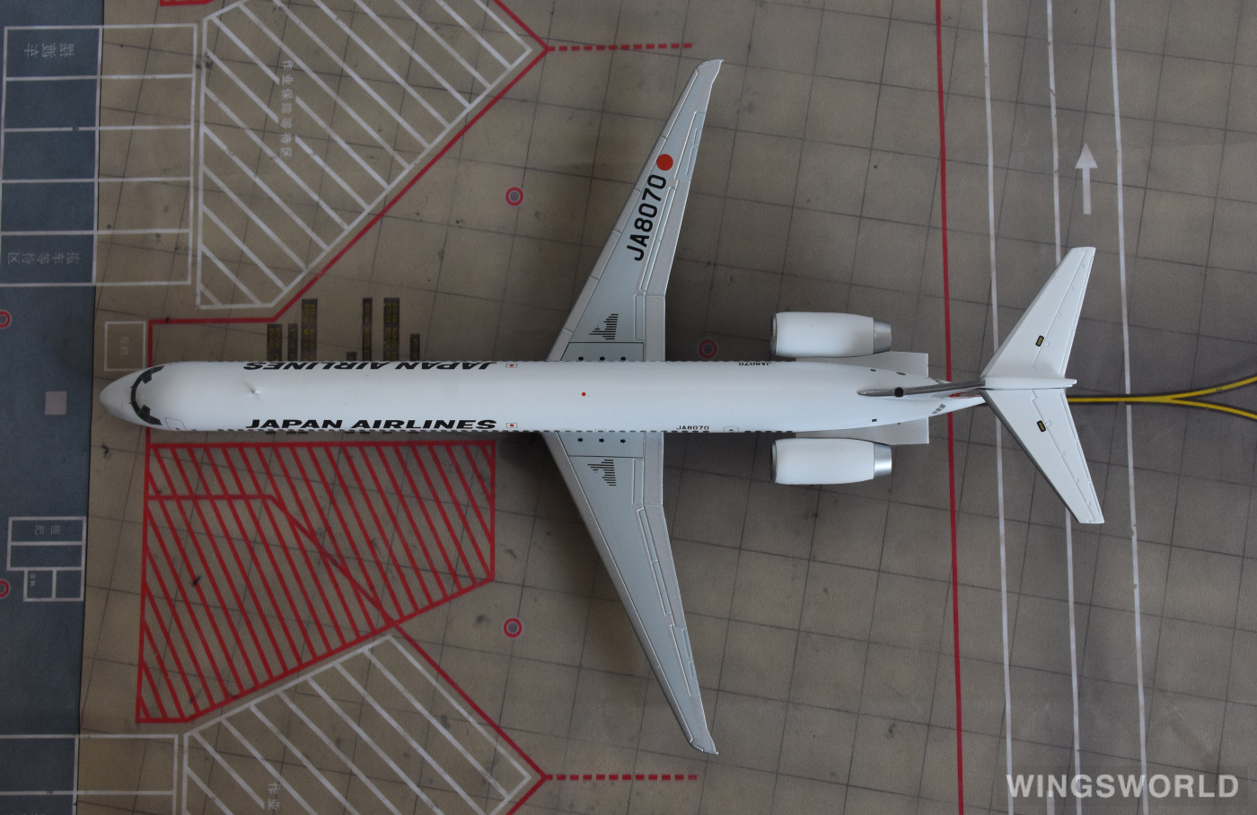 Hogan 1:200 BJE3033 Japan Airlines 日本航空 McDonnell Douglas MD-90 JA8070