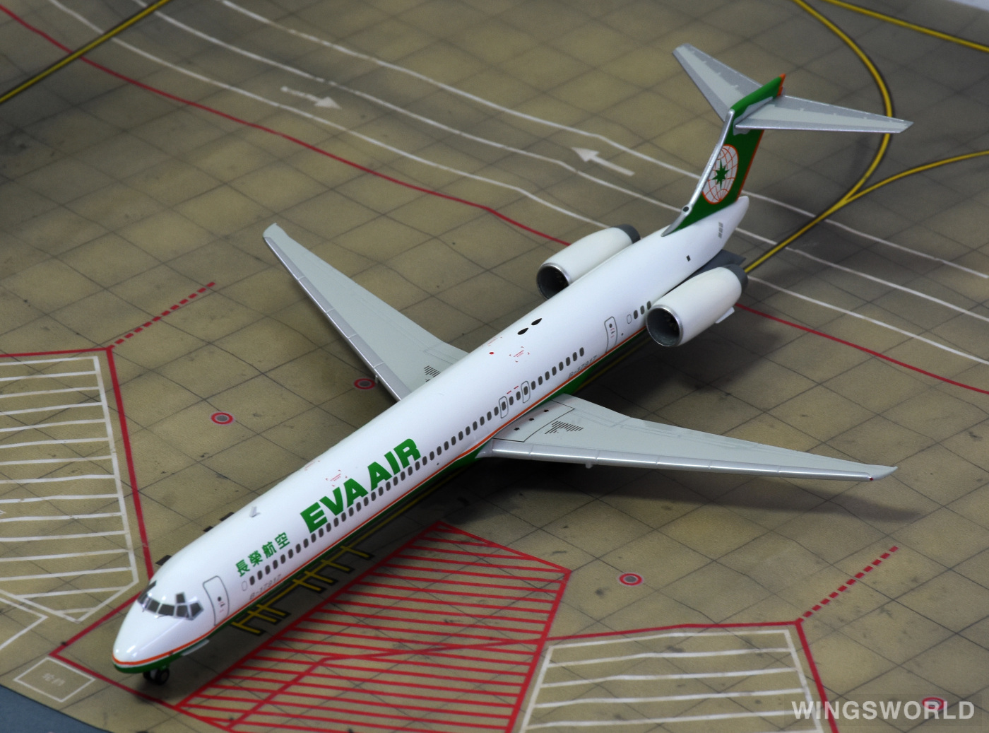 Hogan 1:200 HG5798 EVA Air 长荣航空 McDonnell Douglas MD-90 B-17917