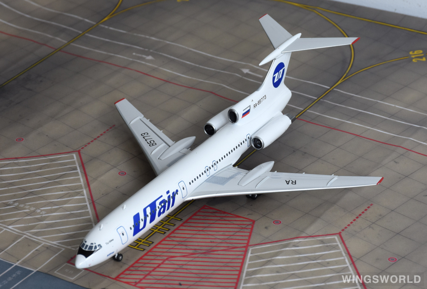 Phoenix 1:200 PH20104 UTair 乌塔航空 Tupolev Tu-154 RA-85773