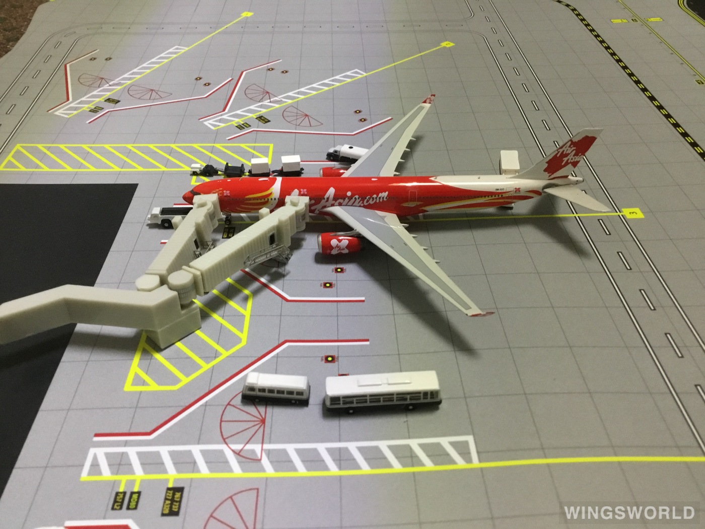 Phoenix 1:400 PH04094 AirAsia 亚洲航空 Airbus A330-300 9M-XXU