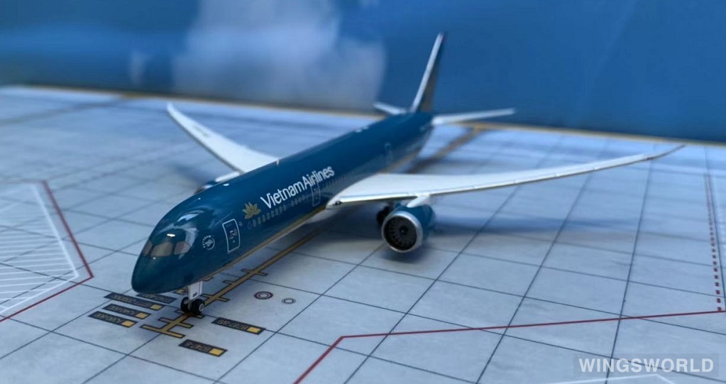 Phoenix 1:400 PH11136 Vietnam Airlines 越南航空 Boeing 787-9 VNA861