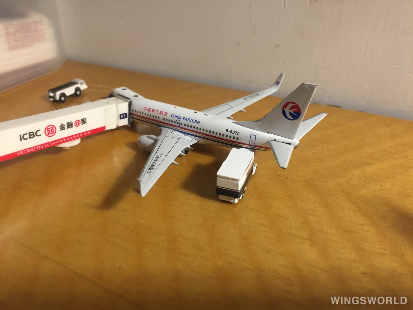 Phoenix 1:400 PH10628 China Eastern 中国东方航空 Boeing 737-700 B-5270