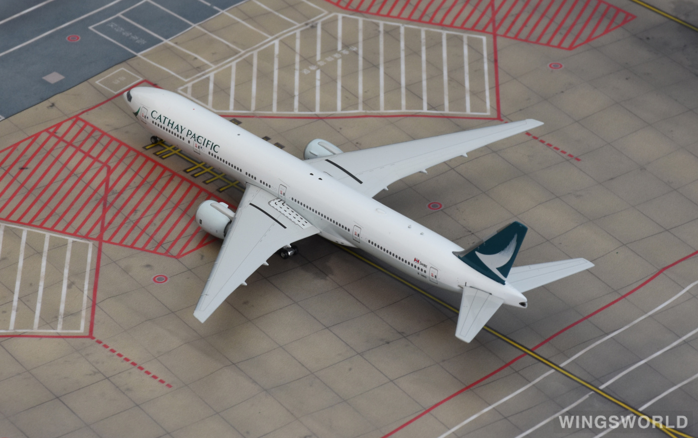 Phoenix 1:400 PH04250 Cathay Pacific 国泰航空 Boeing 777-300 B-HNO