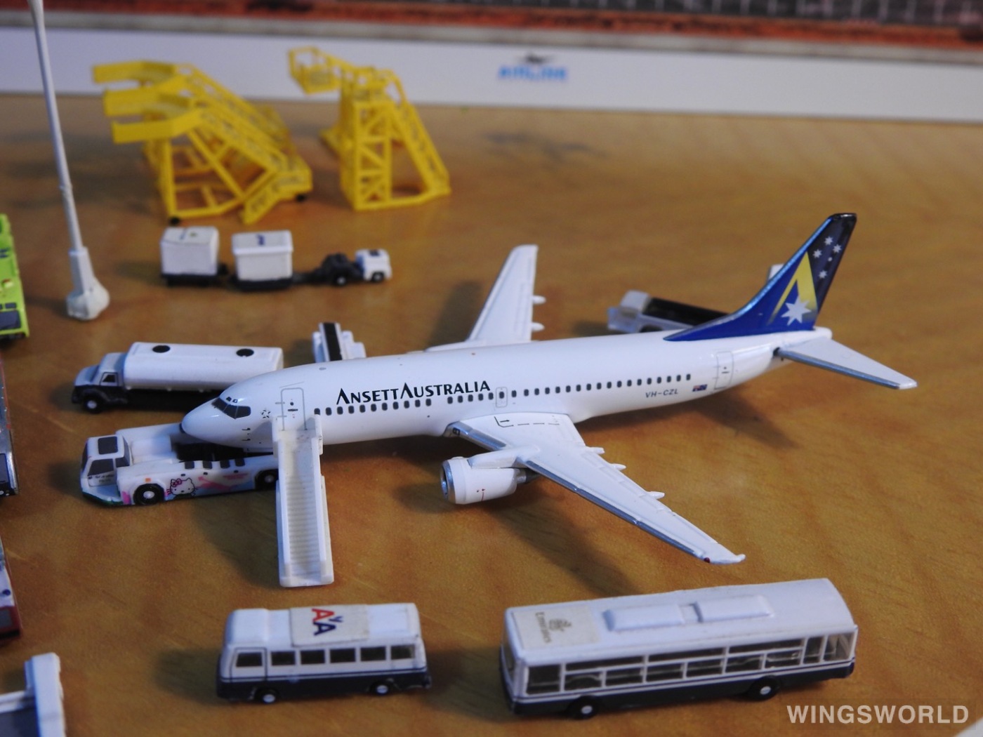 Phoenix 1:400 PH10355A Ansett 澳洲安捷航空 Boeing 737-300 VH-CZL