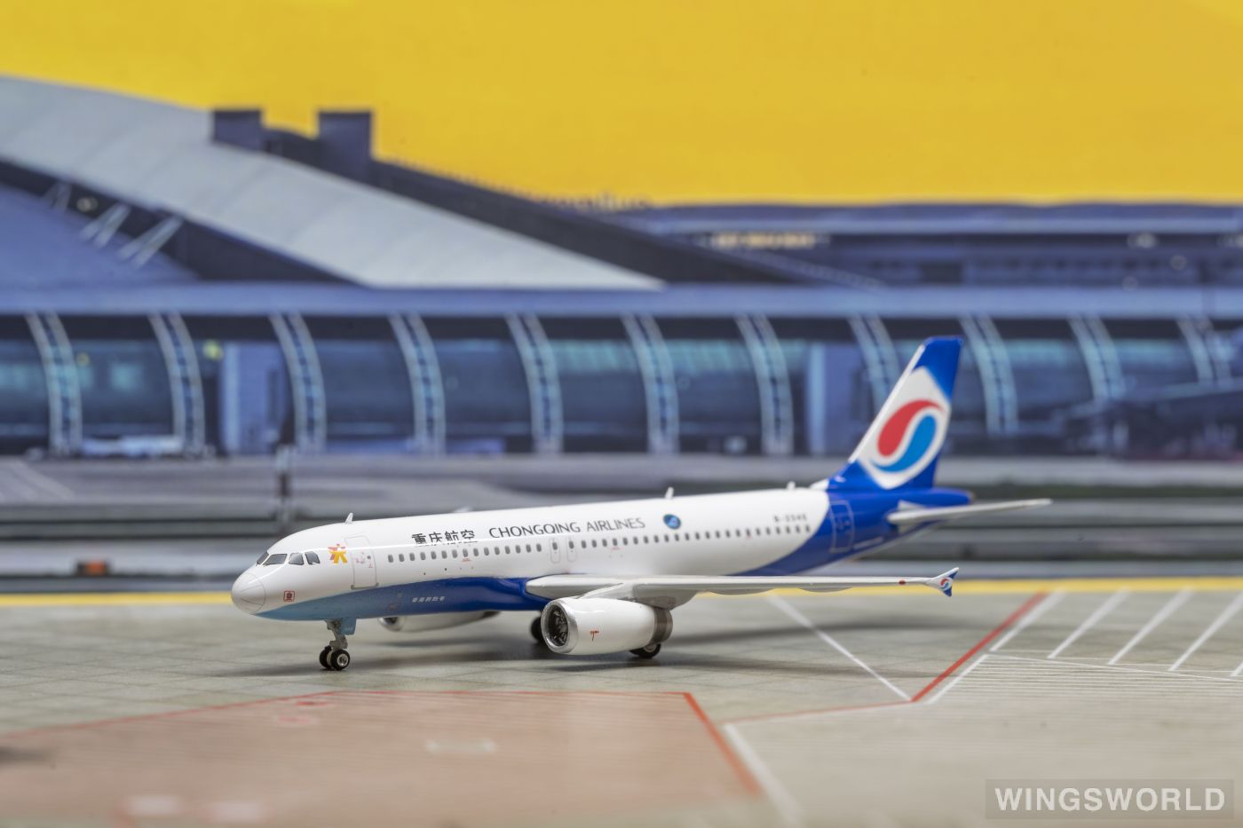 Phoenix 1:400 PH11235 Chongqing Airlines 重庆航空 Airbus A320 B-2345