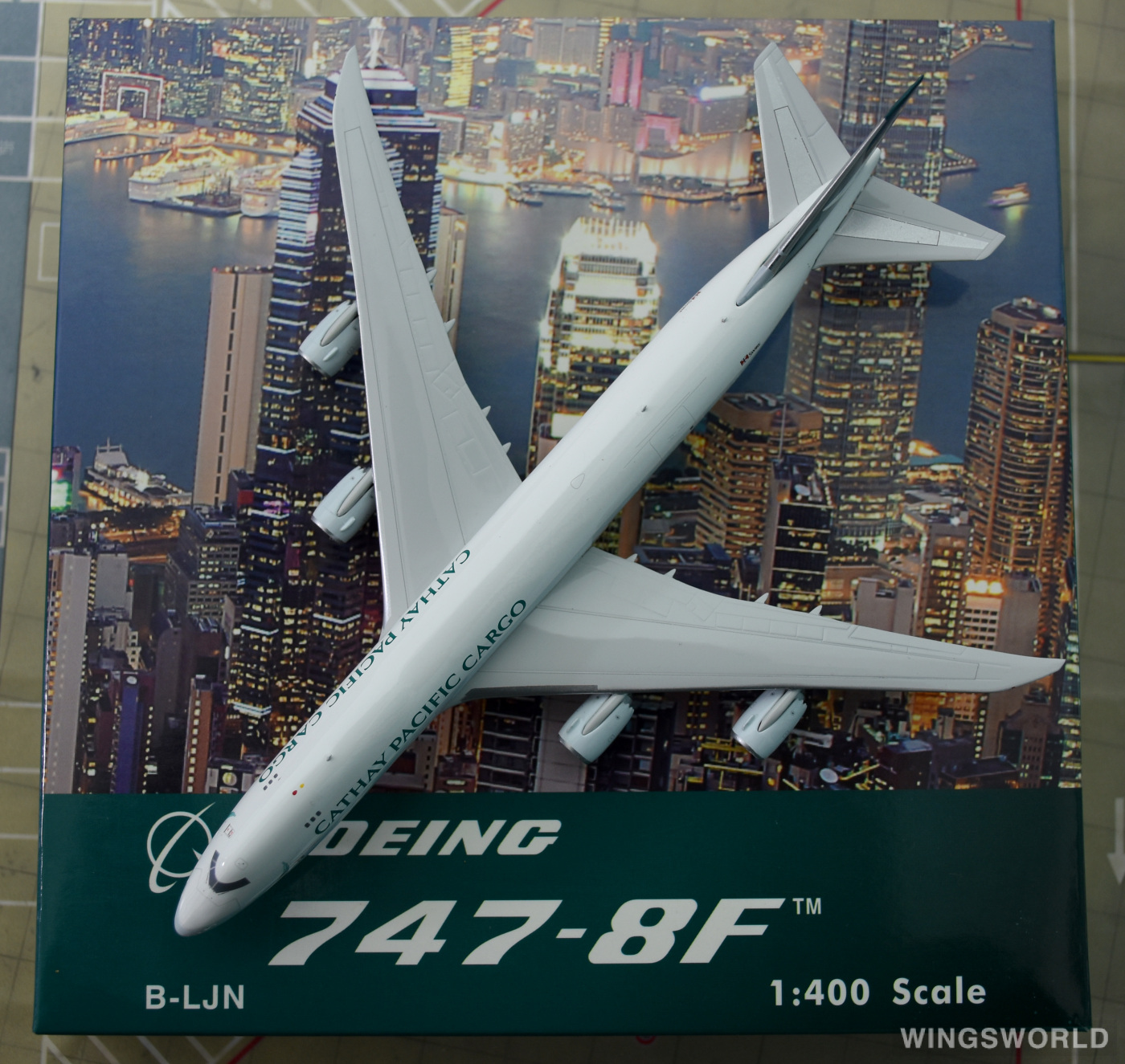 Phoenix 1:400 PH04100 Cathay Pacific 国泰航空 Boeing 747-8F B-LJN