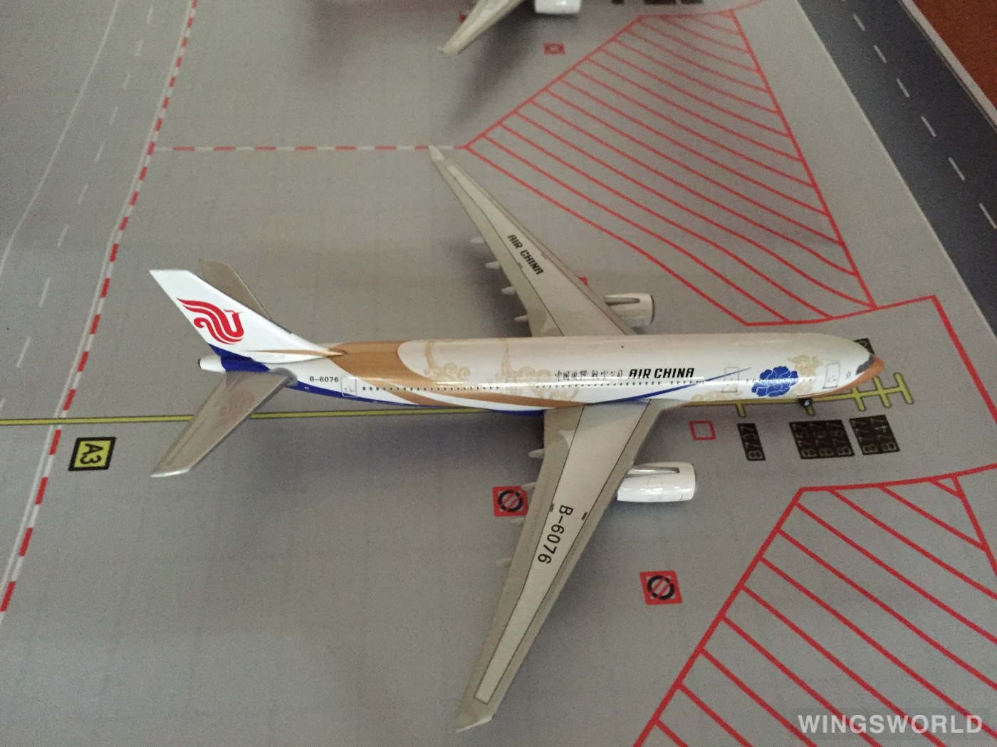 Phoenix 1:400 PH10266 Air China 中国国际航空 Airbus A330-200 B-6076