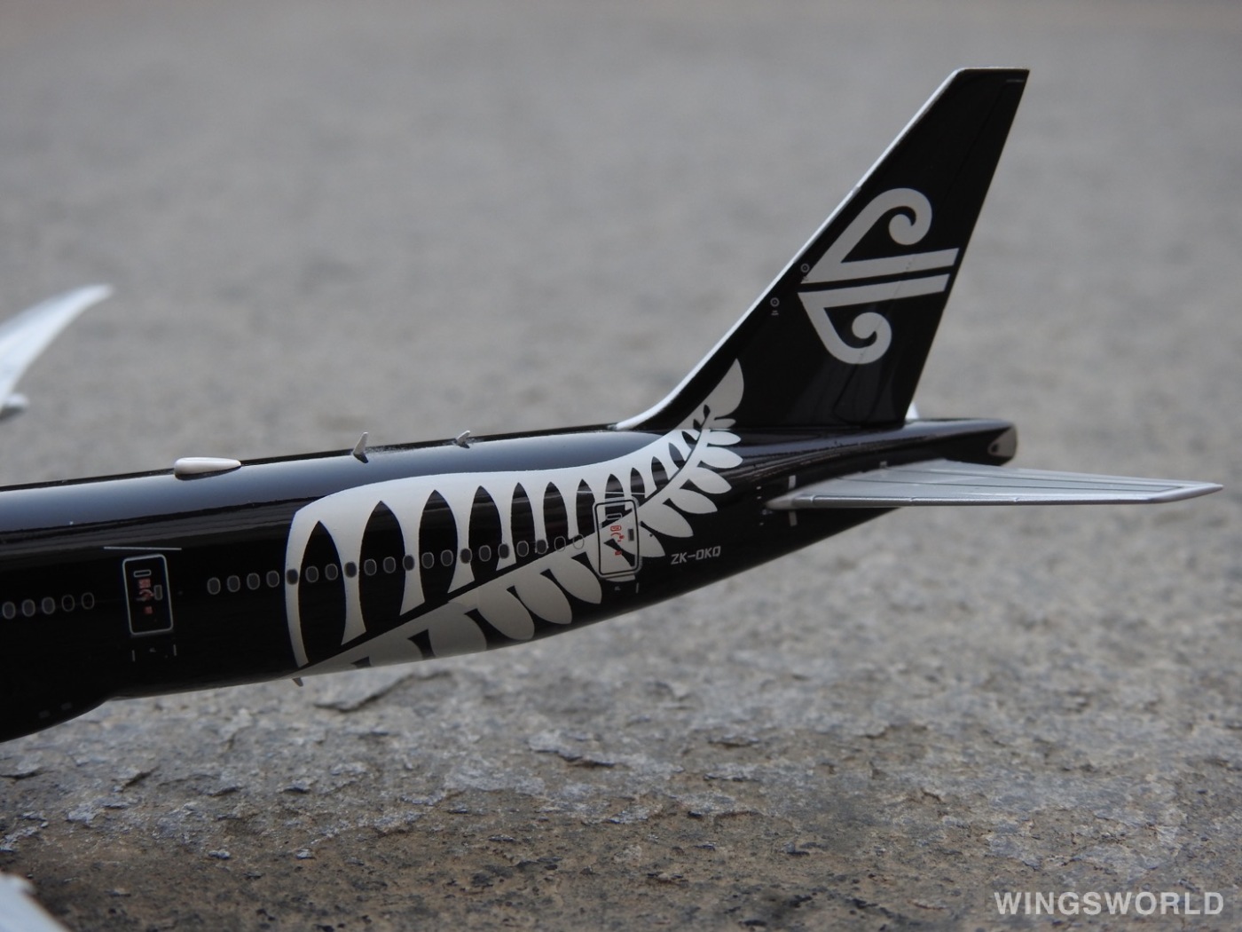 JC Wings 1:400 XX4921 Air New Zealand 新西兰航空 Boeing 777-300ER ZK-OKQ