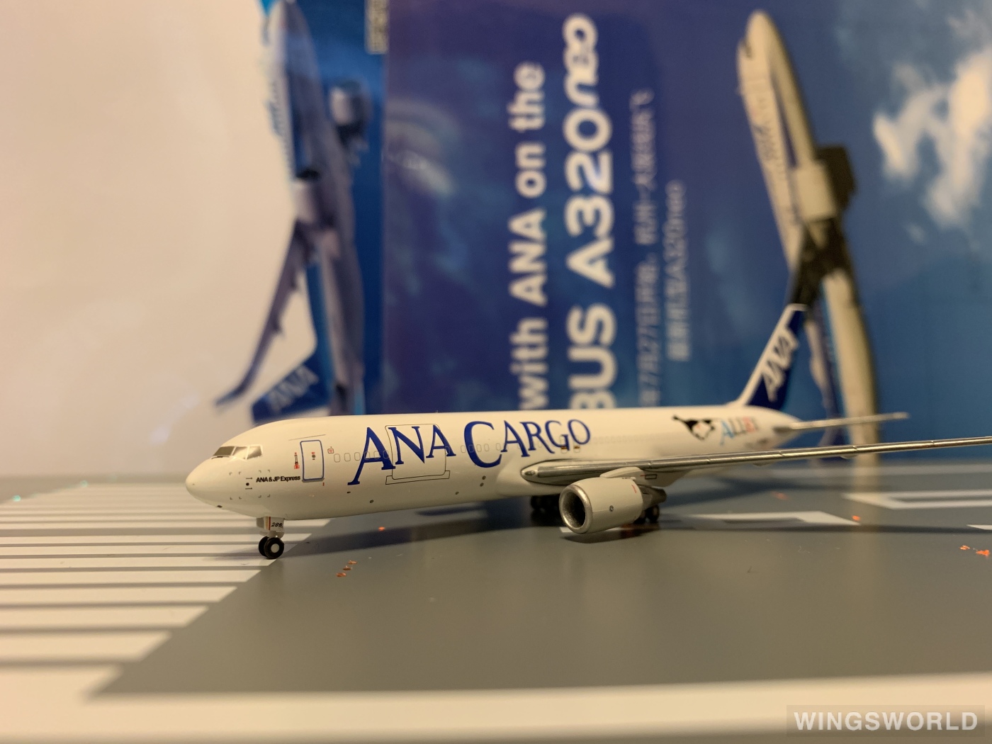Hogan 1:400 Boeing 767-300 ANA 全日空NH40019 JA8286 的照片作者