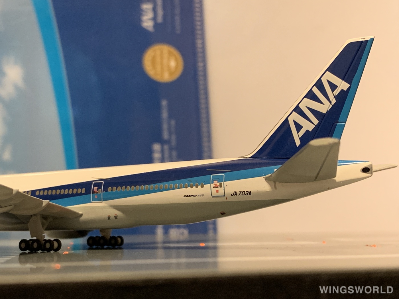 Hogan 1:400 Boeing 777-200 ANA 全日空NH40023 JA703A 的照片